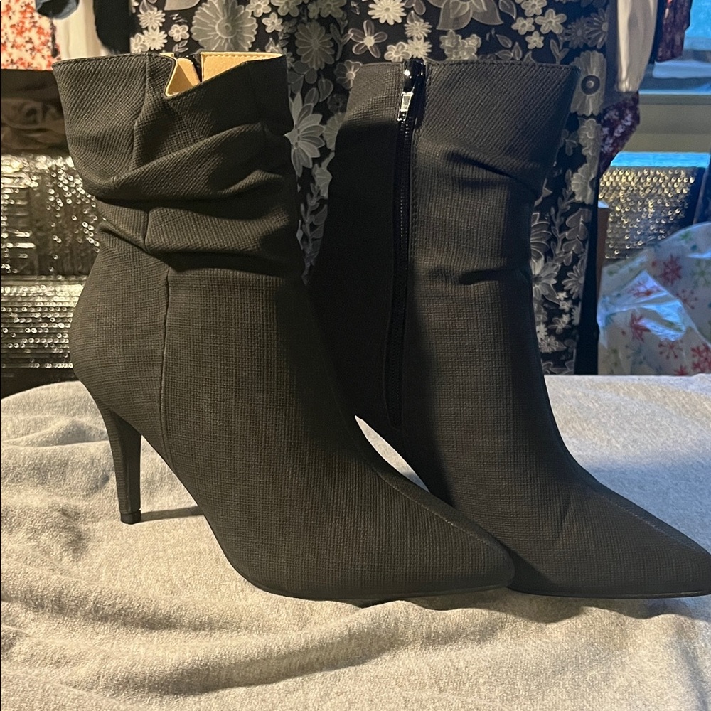 Chic Black Heeled Boots